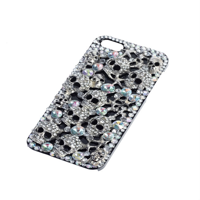 skullembellishedphonecase1500gbp1995euro.jpg